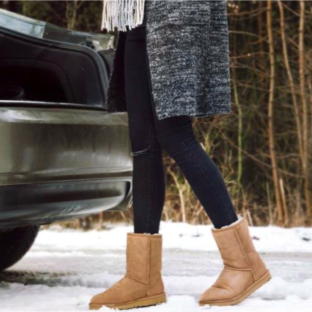 UGG Women’s Tularosa Style 3178 Suede Chestnut Boots Size 8